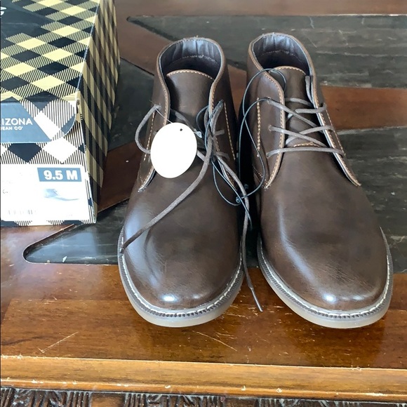 Size 9.5 men’s brown  Arizona Jean co - Picture 3 of 4